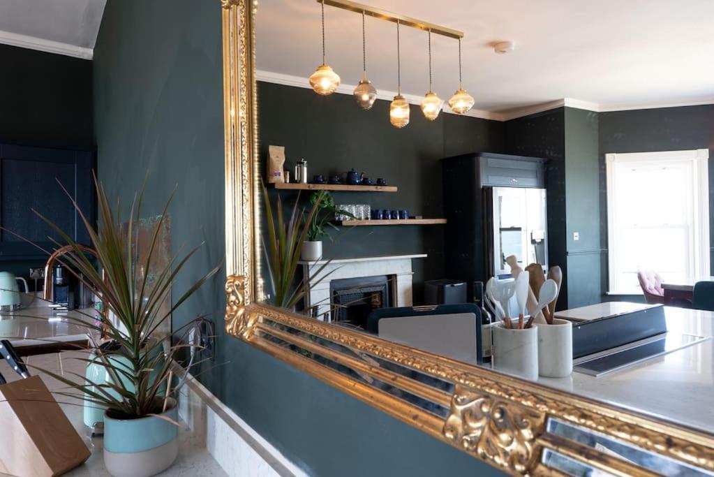 Luxury Duplex Penthouse On The Beach With Panoramic Sea Views Herne Bay Exterior photo